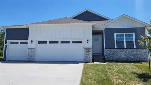 25095 Eagle Vista Dr, Adel, IA 50003