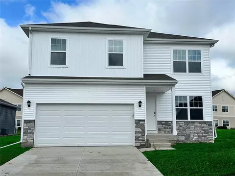 2670 SE Fox Valley Dr, West Des Moines, IA 50265