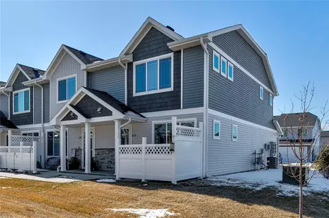 6119 Manchester Ln, Johnston, IA 50131