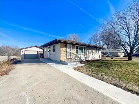 1004 E Ashland Ave, Indianola, IA 50125
