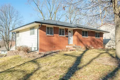 3104 Elm Dr, Urbandale, IA 50322
