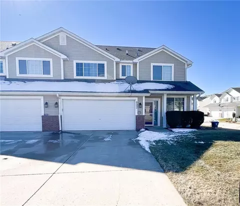802 SE Olson Dr, Waukee, IA 50263