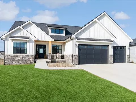 2809 Blooming Heights Dr, Norwalk, IA 50211