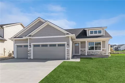 2755 SE Florence Dr, Waukee, IA 50263