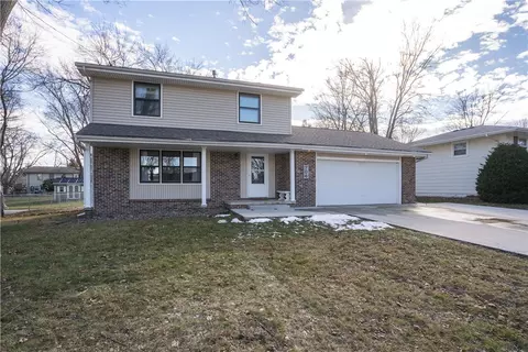 704 Northview Dr, Dallas Center, IA 50063