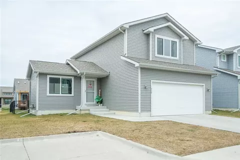 712 Cherry St NW, Bondurant, IA 50035