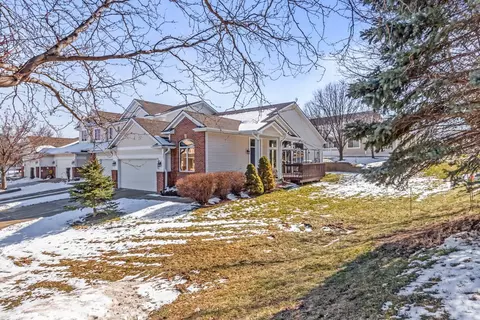 9936 Cheshire Ln, Johnston, IA 50131