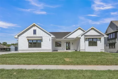 1805 W 4th St, Pella, IA 50219