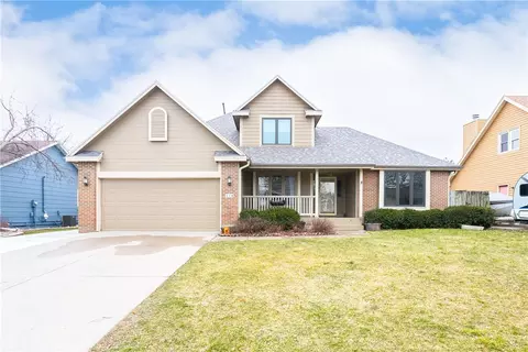 114 7th St NW, Altoona, IA 50009