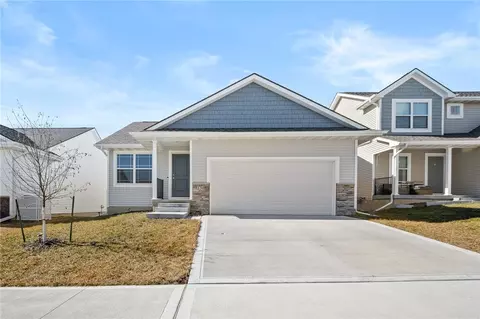130 Aspen Dr, Norwalk, IA 50211