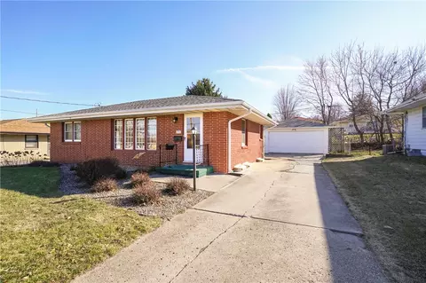 2817 E Tiffin Ave, Des Moines, IA 50317