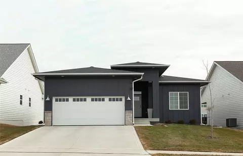 320 S 91st St, West Des Moines, IA 50266
