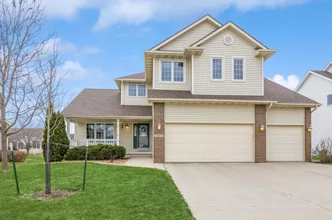 14318 Brookshire Dr, Urbandale, IA 50323