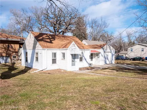 3837 Lower Beaver Rd, Des Moines, IA 50310