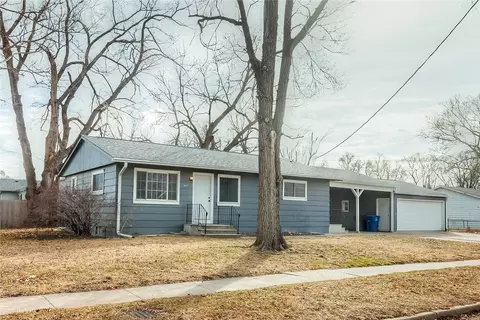 4017 E 10th St, Des Moines, IA 50313