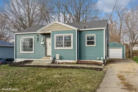 5923 Rutland Dr, Des Moines, IA 50311