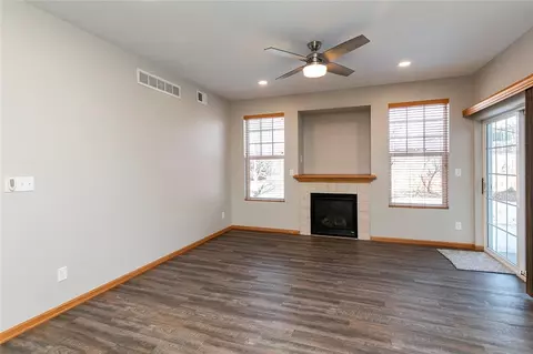 10325 Providence Dr #105, Johnston, IA 50131