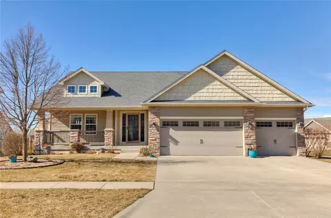 143 S 82nd St, West Des Moines, IA 50266