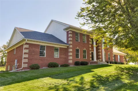 1018 Burr Oaks Dr, West Des Moines, IA 50266