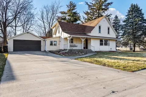 355 NW Elm Ave, Earlham, IA 50072