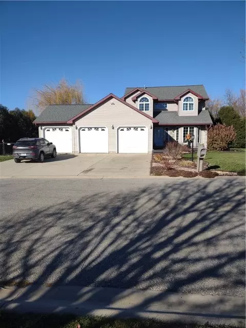903 Park St, Dysart, IA 52224