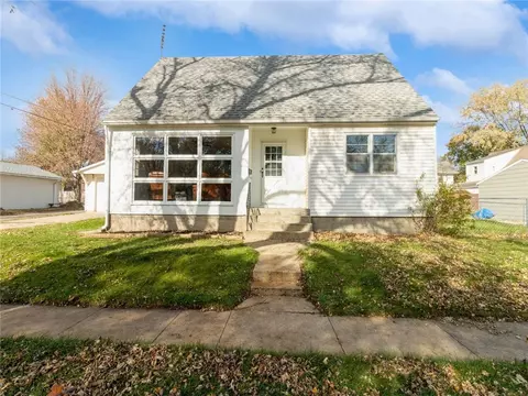 921 16th St, Boone, IA 50036
