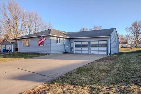 403 Peace St, Pella, IA 50219