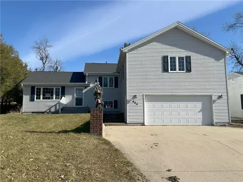 405 N 16th St, Marshalltown, IA 50158
