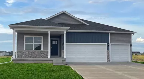595 NW Stratford Dr, Waukee, IA 50263