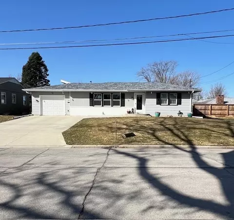 903 E 15th St S, Newton, IA 50208
