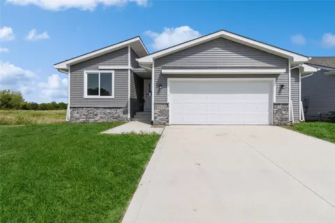 1013 Willow Valley Dr, Norwalk, IA 50211