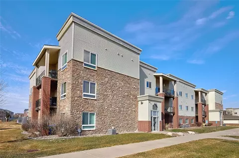 6350 Coachlight Dr #2304, West Des Moines, IA 50266
