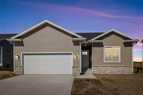 275 NW Lavelle Ct, Waukee, IA 50263