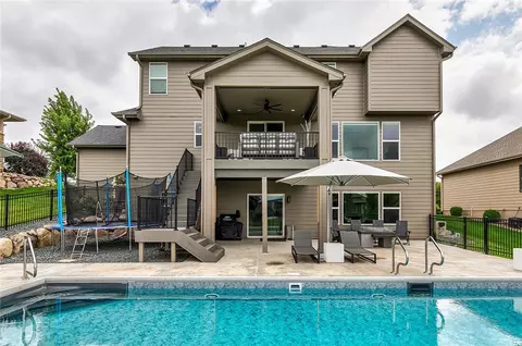 4730 152nd St, Urbandale, IA 50323