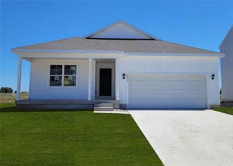 2651 SE Fox Valley Dr, West Des Moines, IA 50265