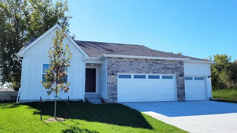 809 Chayse St SW, Bondurant, IA 50035
