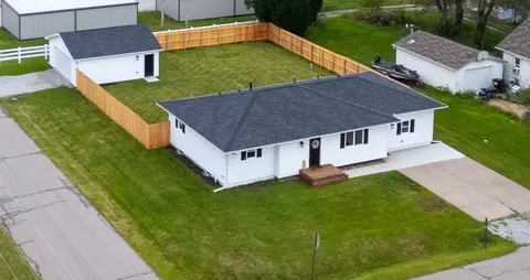 302 SE 1st St, Melcher Dallas, IA 50163