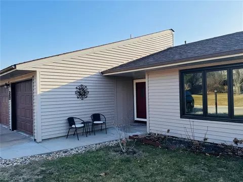 1012 E Competine St #202, Knoxville, IA 50138