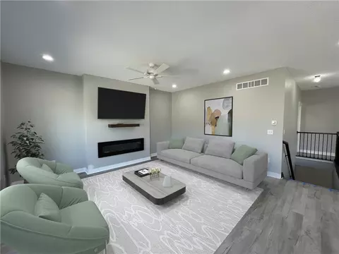 2061 E Grand Ave, Des Moines, IA 50317