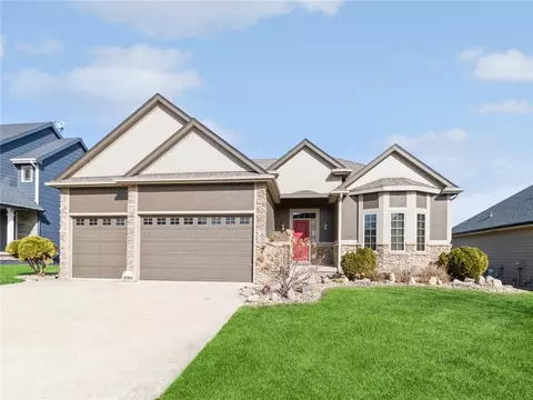 595 Spyglass Ct, Waukee, IA 50263