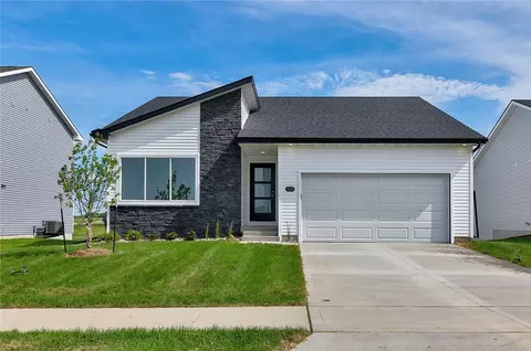 1035 Hamilton Rd, Waukee, IA 50263
