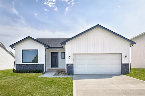 580 NW Compass Ave, Waukee, IA 50263
