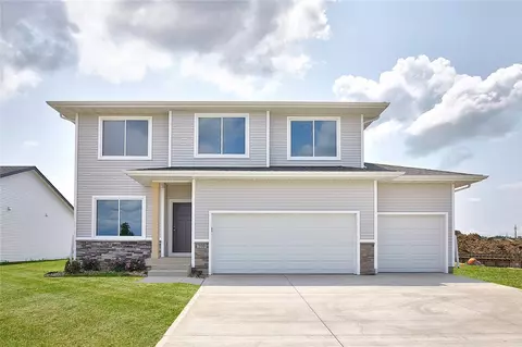 590 NW Compass Ave, Waukee, IA 50263