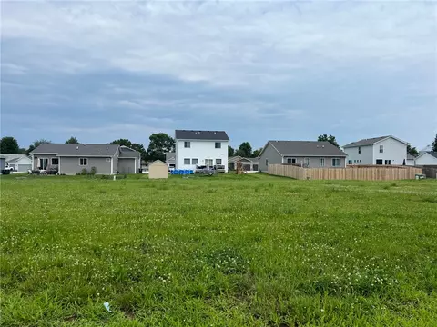 305-307 Coneflower Ct, Monroe, IA 50170