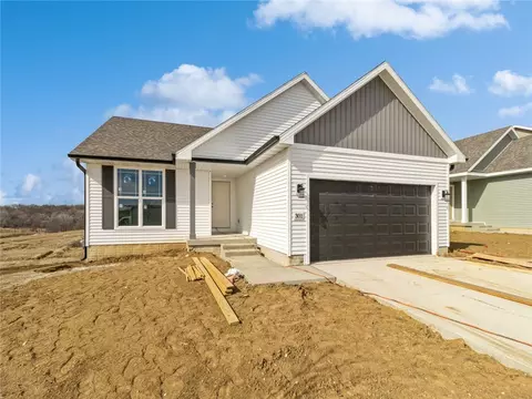 301 S Valley View Dr, Norwalk, IA 50211