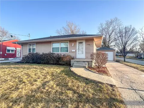 1306 Southlawn Dr, Des Moines, IA 50315