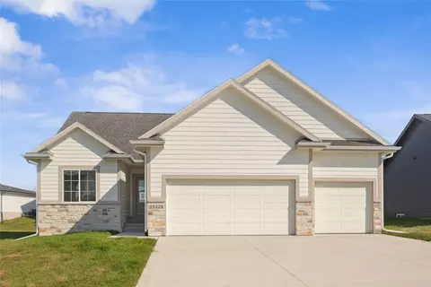 15225 Springbrook Trl, Urbandale, IA 50323