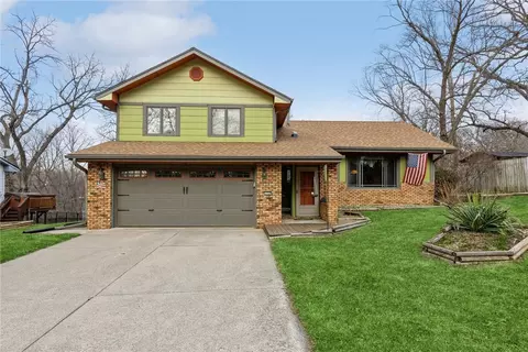 5157 Lower Beaver Rd, Des Moines, IA 50310