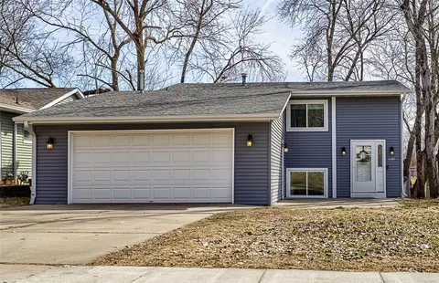 640 Garnet Dr, Ames, IA 50010