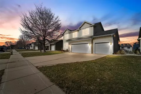 6560 SE Sundancer Swing Dr, Pleasant Hill, IA 50327